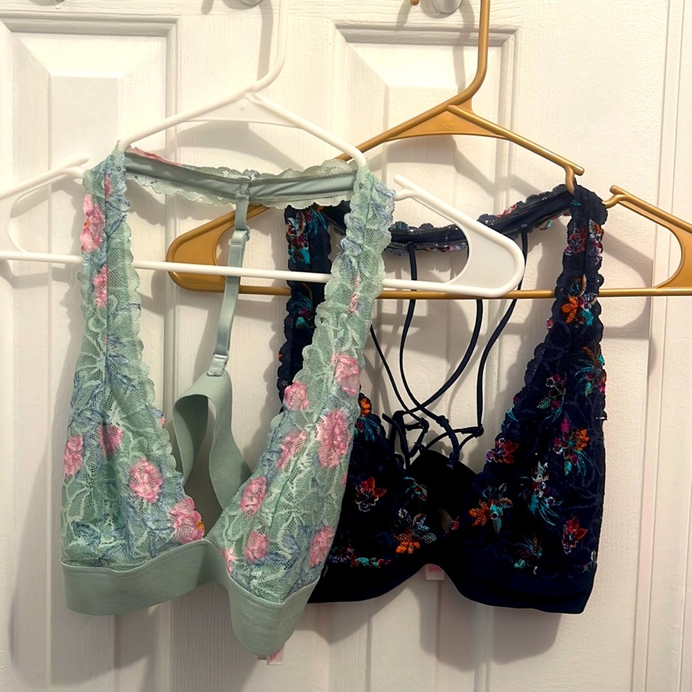 2x Victoria’s Secret bralettes size M